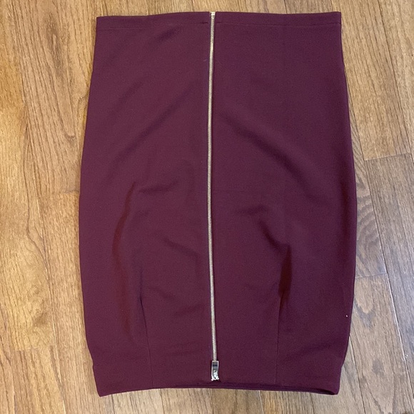 Burgundy pencil skirt - Picture 2 of 4